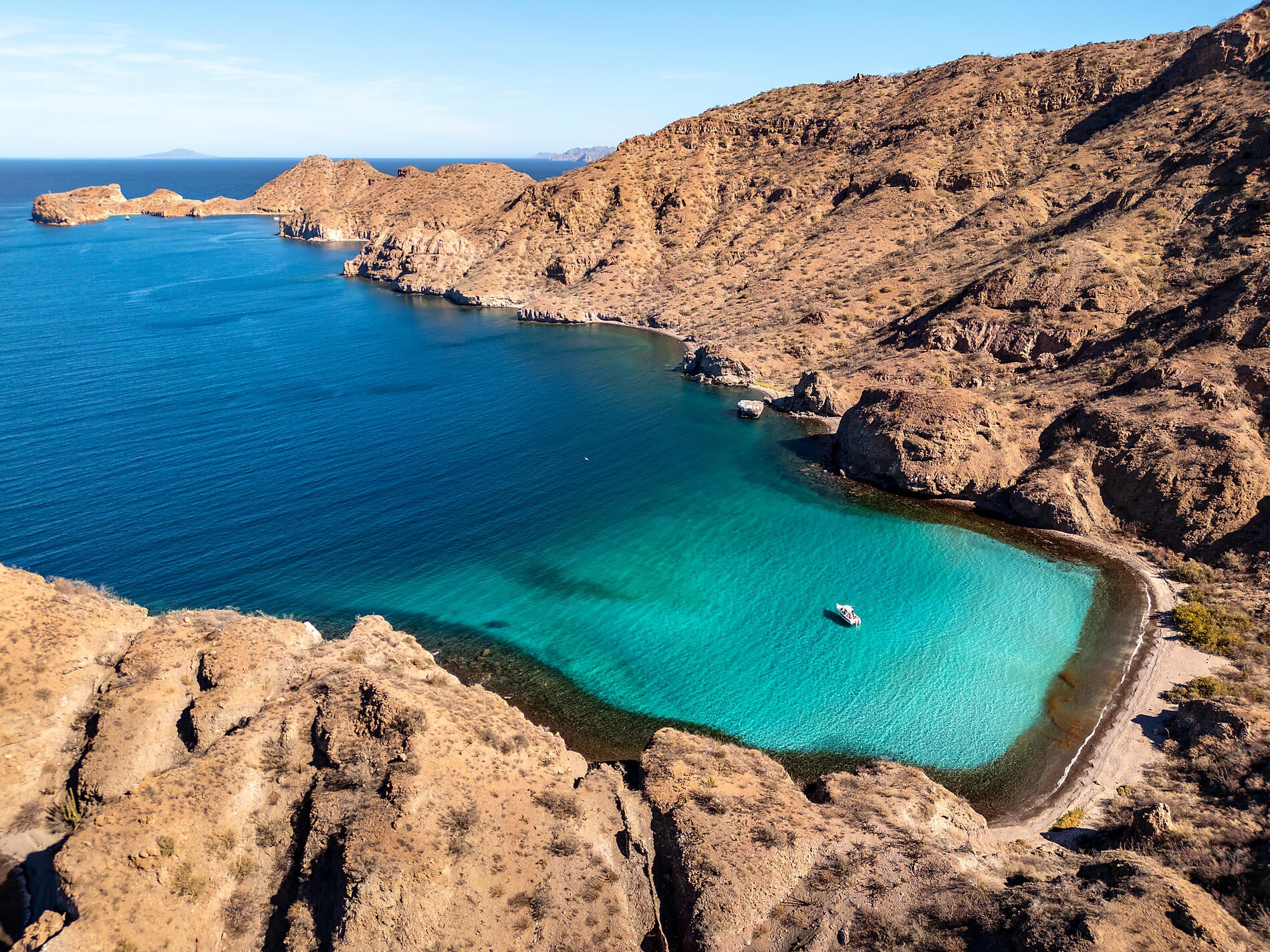 DJI_0116_isla_de_danzante_plage_paradisiaque_turquoise_loreto_plage_baja_california_©PONANT_Julien Fabro.jpg